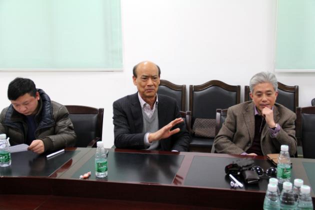图3、企业副总欧家瑞（中）肯定花季传媒免费观看下载举办优秀专卖店评比五年来所取得的成绩，右一为企业市场总监王勇.jpg