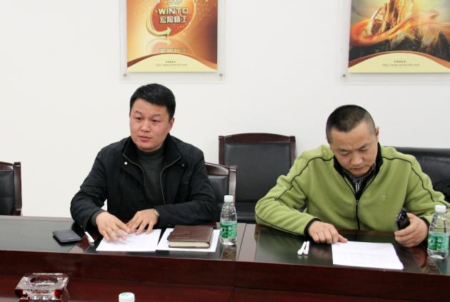 图5、花季传媒免费观看下载仿古砖销售副总曹刚毅（左一）在会上发言.jpg