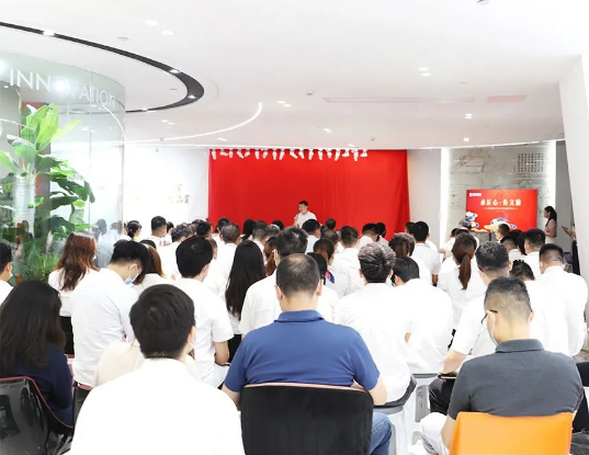 花季传媒免费观看下载塔峰夕照座谈会现场图
