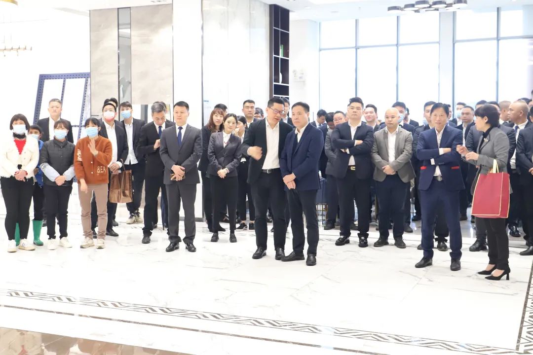 花季传媒免费观看下载瓷砖花季传媒网站入口公司高层及部门代表前往南海、清远生产基地，共同庆贺瓷砖花季传媒网站入口生产基地开工